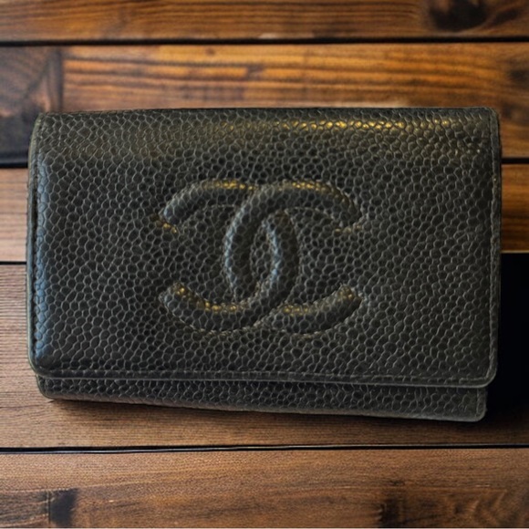 GUC Chanel Caviar Leather  Key Holder Case. Black Exterior w/Silver Key Hangers. - Picture 7 of 9